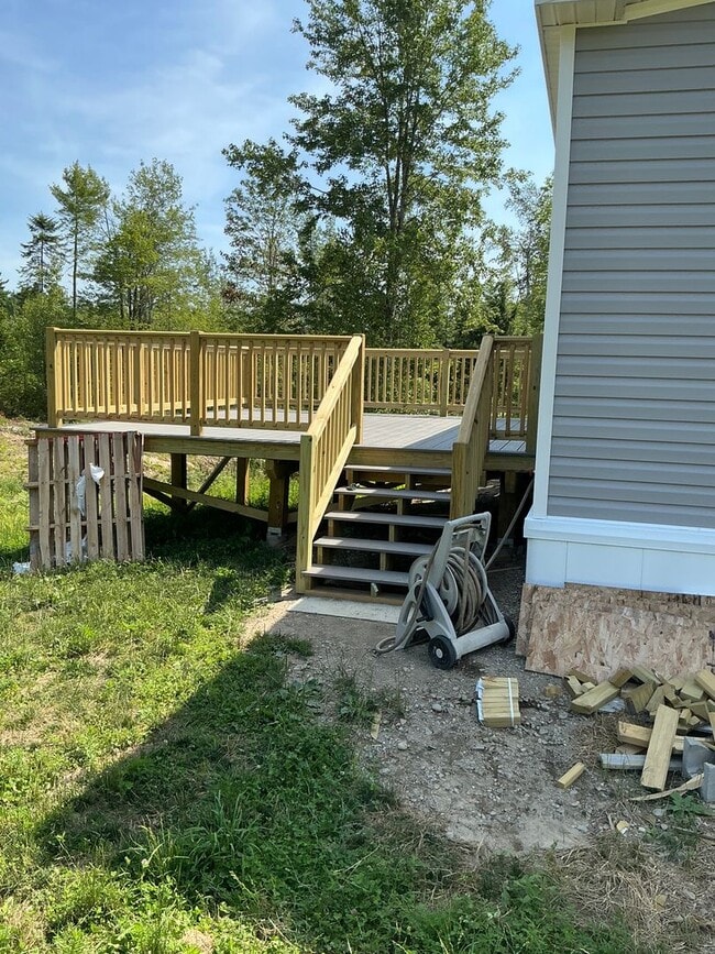 Building Photo - Quiet country living