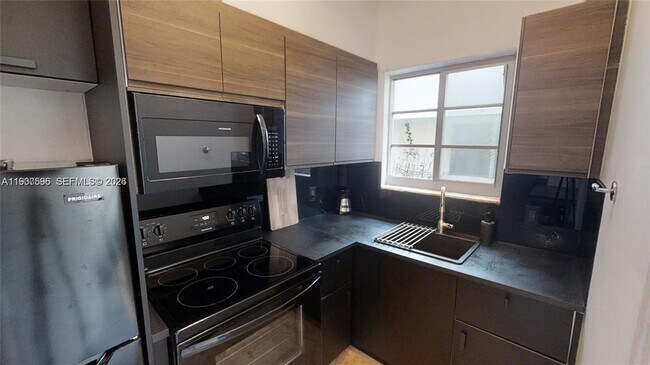 Building Photo - 1341 Meridian Ave