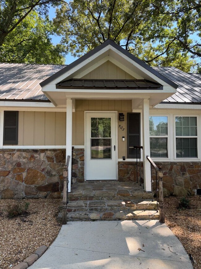 Building Photo - 503 Lake Condy Rd
