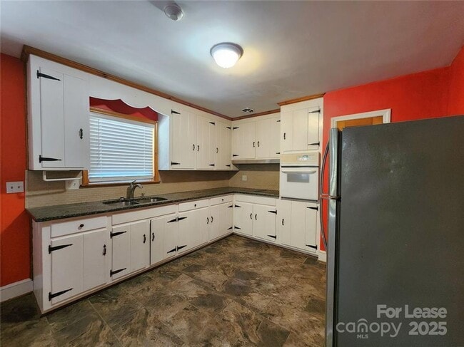 Building Photo - 7604 Shady Ln