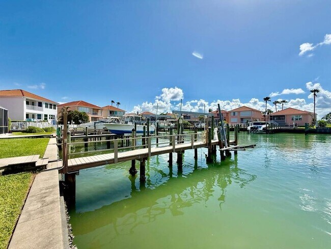 Building Photo - 1605 Sand Key Estates Ct
