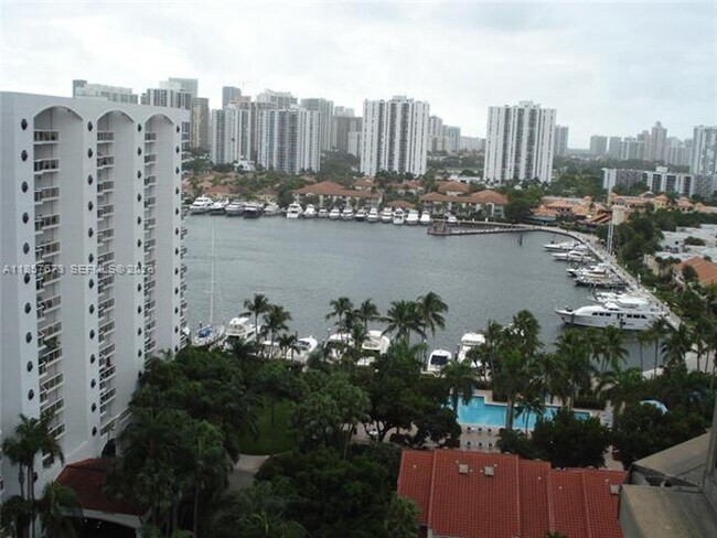 Building Photo - 3600 Yacht Club Dr