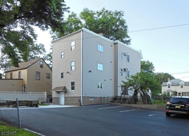Building Photo - 265 Park Ave