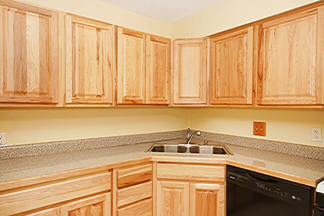 Building Photo - 728 Garland Cir