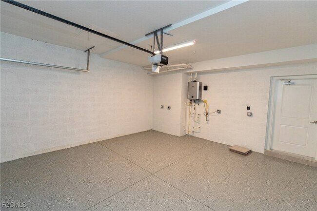 Building Photo - 16572 Kingwood Ln