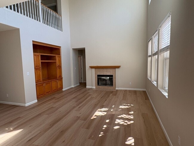 Building Photo - Move-in Special $500.00 off first months rent    Large beautiful home, new paint. Bedroom and ful...