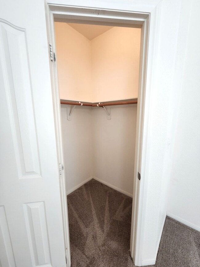 Building Photo - Silverado Ranch Single Story | 2 Bed | 2 Bath | 2-Car Garage