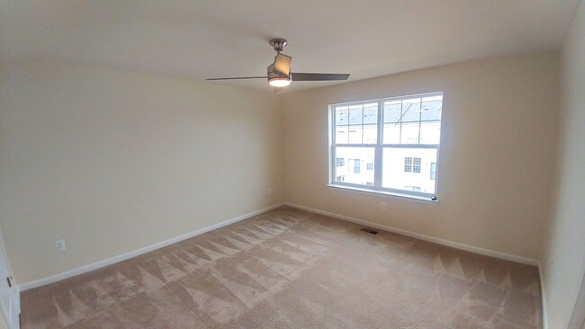 Building Photo - 3 Br 2.5 Ba in the Admiral's Landing Commu...