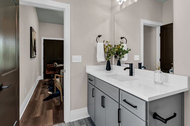 Building Photo - 3-bedroom 3.5 bathroom Home with Modern Am...