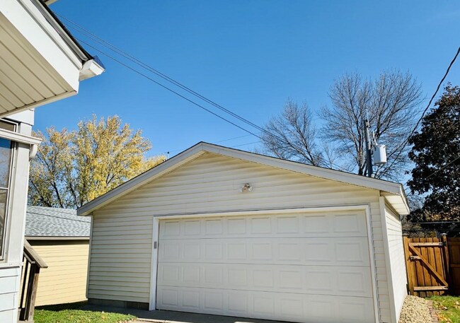 Building Photo - 234 5th Ave N