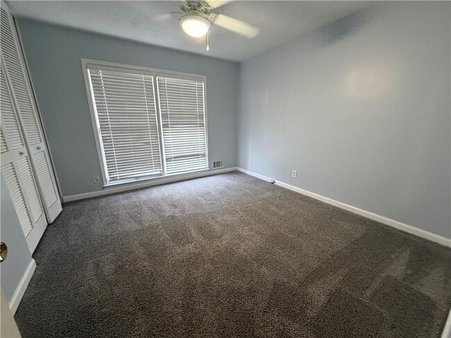 Building Photo - 3336 Camelot Dr NE