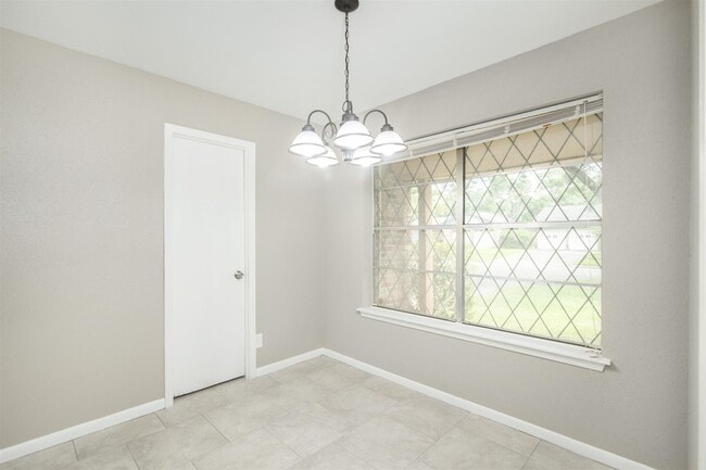 Building Photo - 9619 Rockhurst Dr