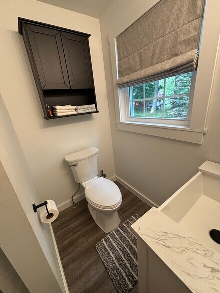 Building Photo - 8266 Hiawatha Ave