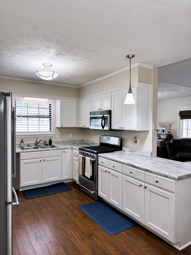 Building Photo - 30 Sweet Gum Ln