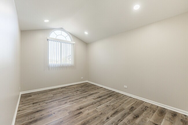 Building Photo - 119 N Dole Ave