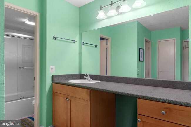 Building Photo - 75 S Reynolds St