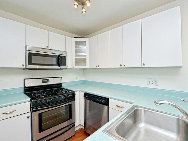 Building Photo - 604 Franklin Blvd