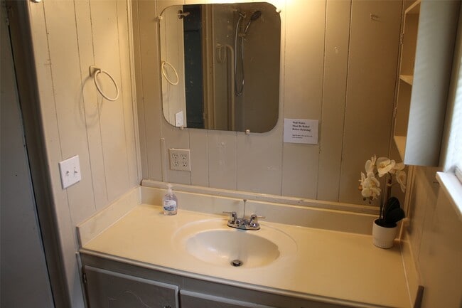 Building Photo - 2011 Miller Rd