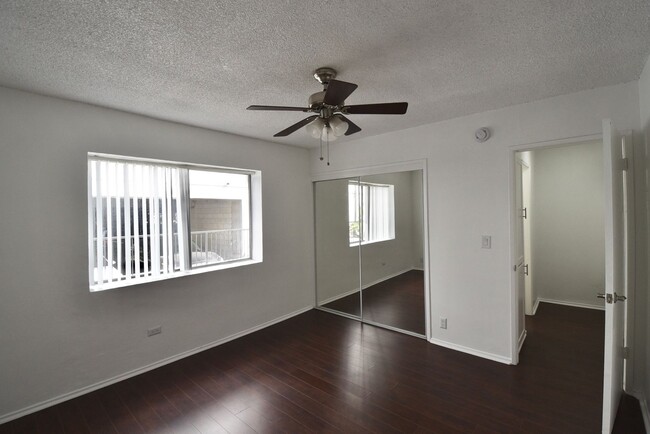 Building Photo - 10745 Hortense St