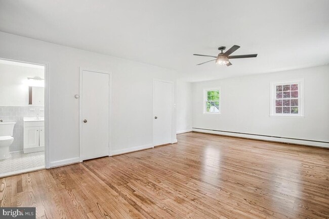 Building Photo - 8205 Robin Hood Ct