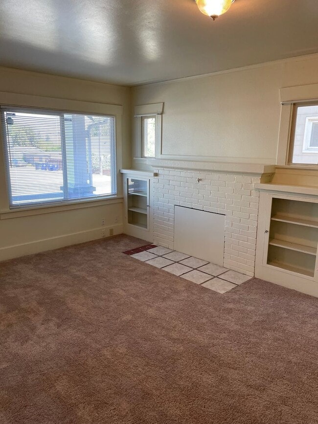 Building Photo - 3-bedroom in Tacoma