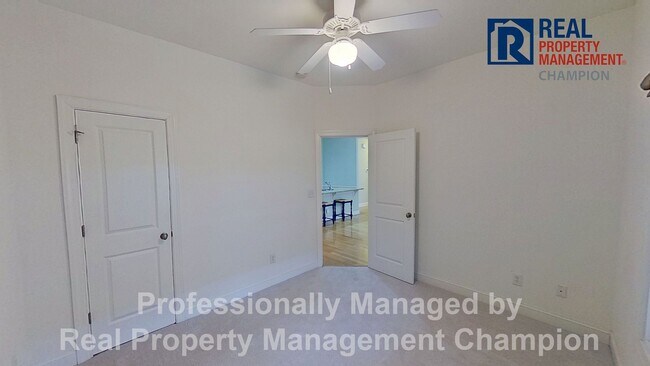 Building Photo - 3 BD/2.5 BA Townhouse w/Open Floorplan, Split Bedrooms and Garage