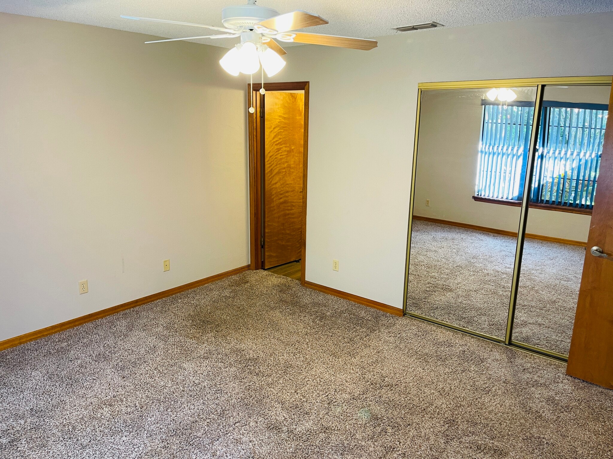 Building Photo - 1113 Oak Forest Cir