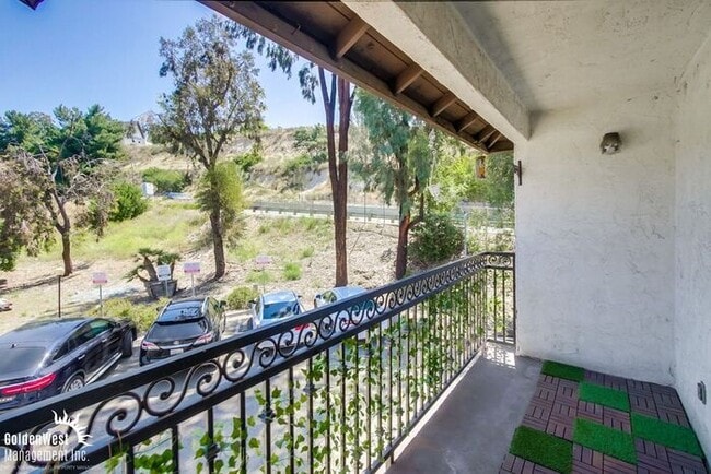 Building Photo - Spacious 2Bd 2.5Ba Two-Story Condo in Alli...