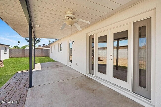 Building Photo - 1664 E Del Rio Dr