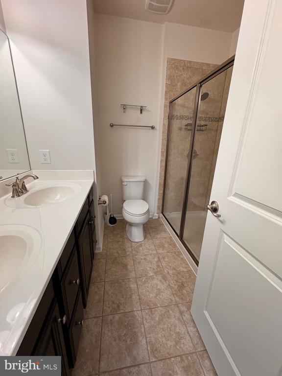 Building Photo - 624 Ravenwood Dr