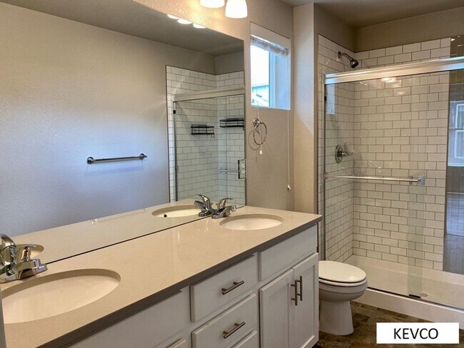 Building Photo - Spectacular New Construction!