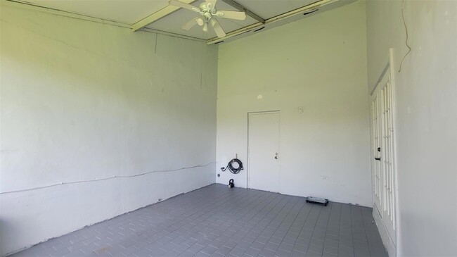 Building Photo - 9520 W Daffodil Ln