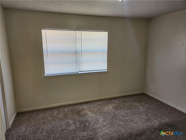 Building Photo - 908 Ticonderoga Dr