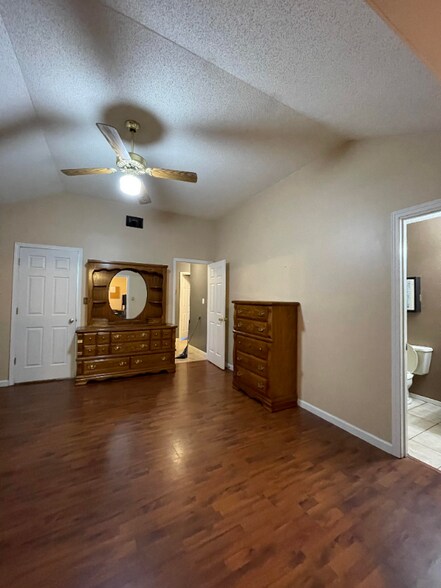 Building Photo - 2169 Estate Cir