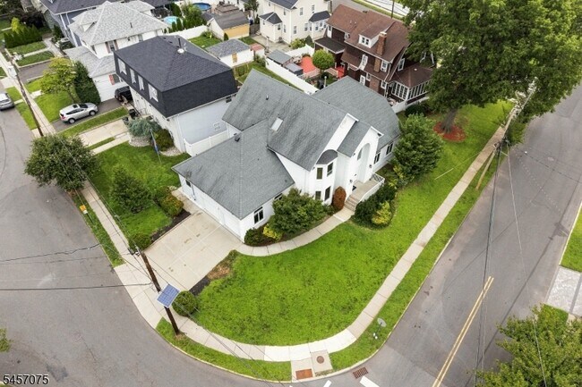Building Photo - 907 Colonia Rd