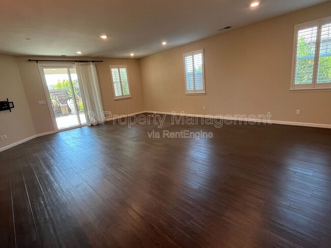 Building Photo - 608 Somerset Way