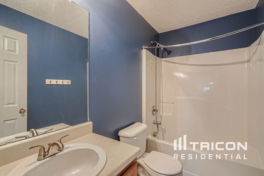 Building Photo - 5519 Village Ridge