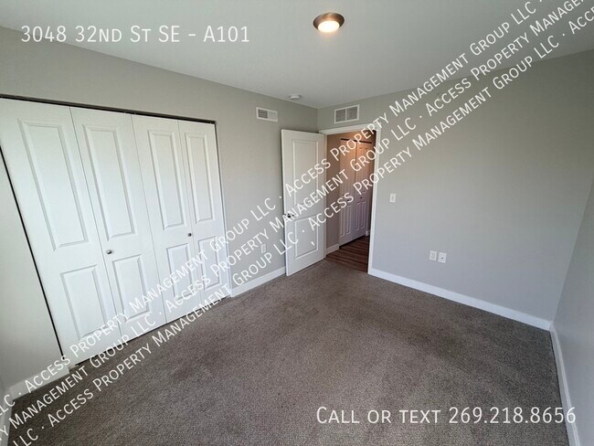 Building Photo - 3048 32nd St SE