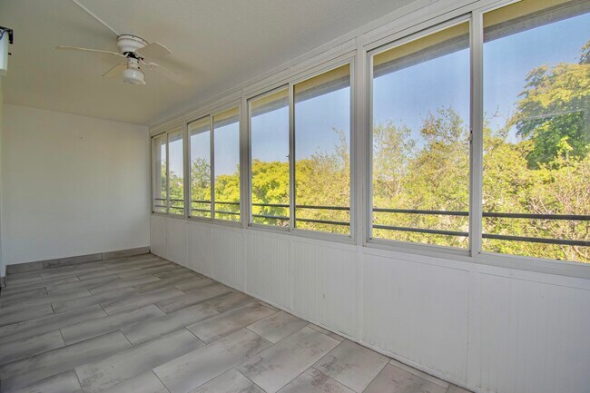 Building Photo - 2201 Lucaya Bend