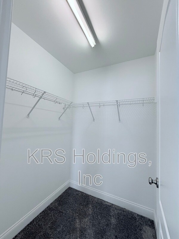 Building Photo - 5810 Spring Glen Lane