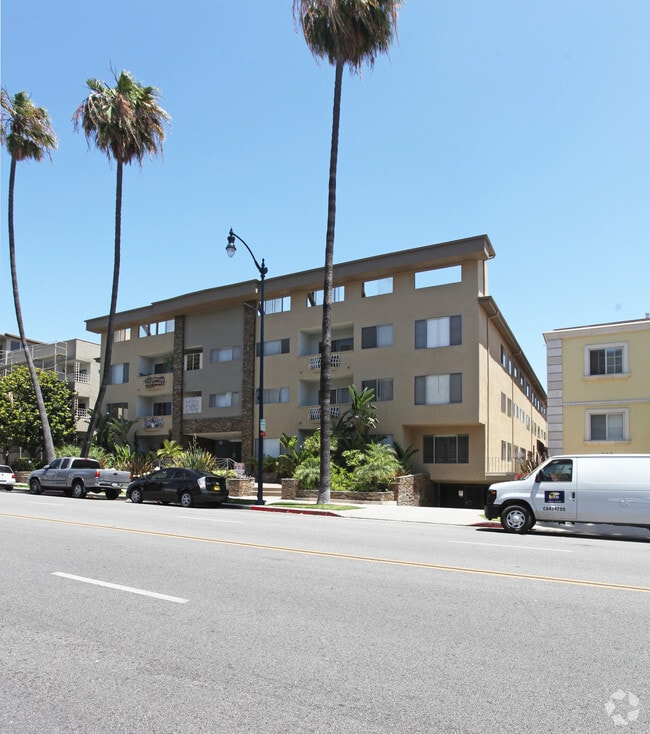Building Photo - 330 crescent drive, Beverly Hills CA 90210