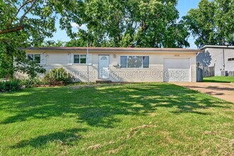 Building Photo - 1205 Acredale Dr