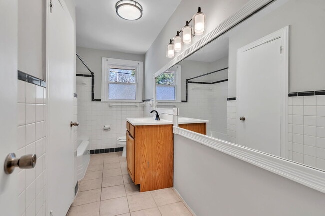 Building Photo - 3BR/2BA in Prime Taylors Location! Minutes From Everyday Conveniences! $1895/mo rent