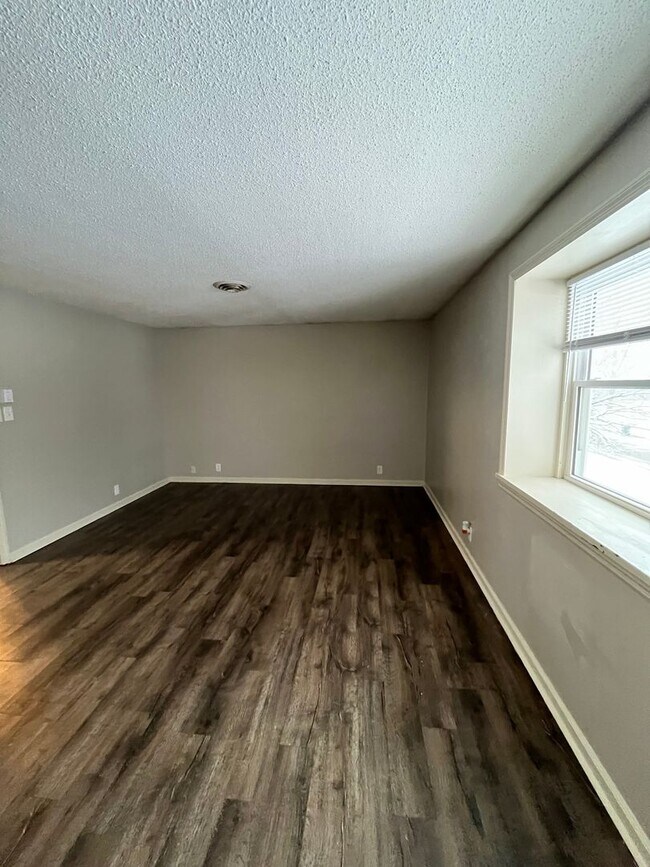 Building Photo - 1801-1803 N Forest Ave