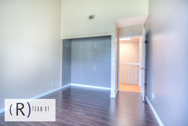 Building Photo - Limited-Time Offer for $2850! 2 bedroom an...