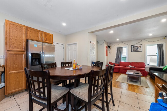 Building Photo - 226 Calumet St