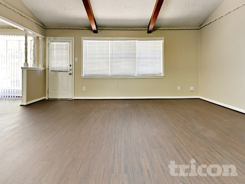 Building Photo - 16311 Green Shade Dr