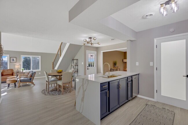 Building Photo - 916 Starling Dr