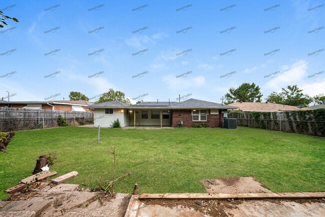 Building Photo - 2401 N Key Blvd