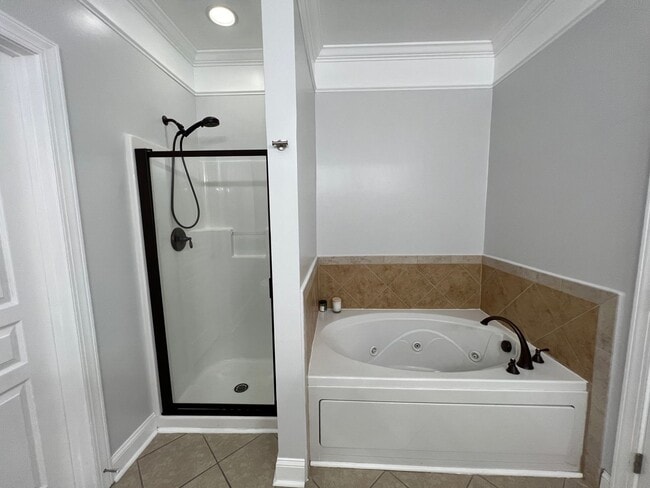 Building Photo - Gorgeous 3 Bed 2.5 Bath Home in Fayetteville